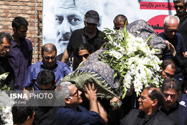 مراسم تشییع شمس آقاجانی شاعر 