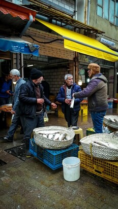 تصاویری از  بازار جذاب محلی ماهی‌فروشان رشت