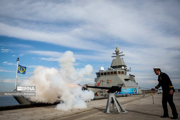 رونمایی از ناوشکن عظیم دیلمان
