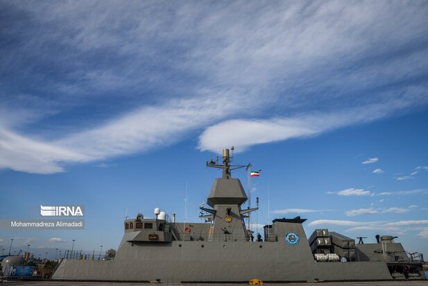 رونمایی از ناوشکن عظیم دیلمان