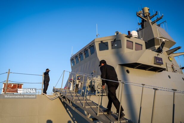 رونمایی از ناوشکن عظیم دیلمان