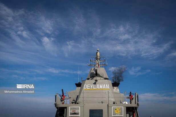 رونمایی از ناوشکن عظیم دیلمان