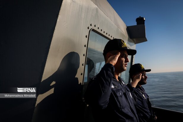 رونمایی از ناوشکن عظیم دیلمان