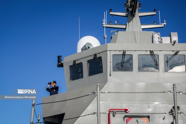 رونمایی از ناوشکن عظیم دیلمان