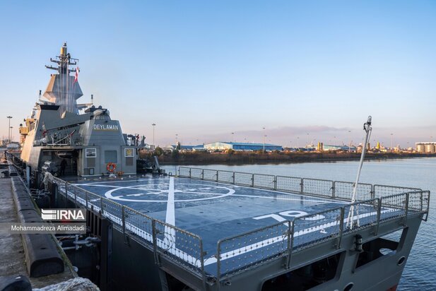 رونمایی از ناوشکن عظیم دیلمان