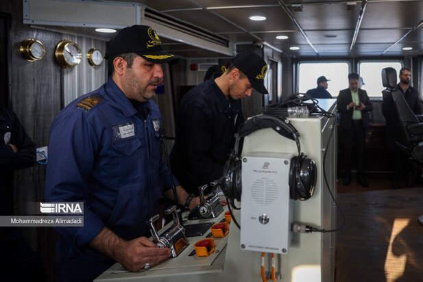 رونمایی از ناوشکن عظیم دیلمان