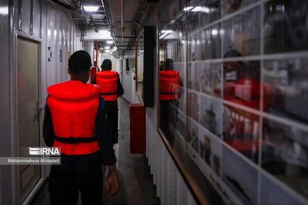 رونمایی از ناوشکن عظیم دیلمان