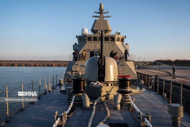 رونمایی از ناوشکن عظیم دیلمان