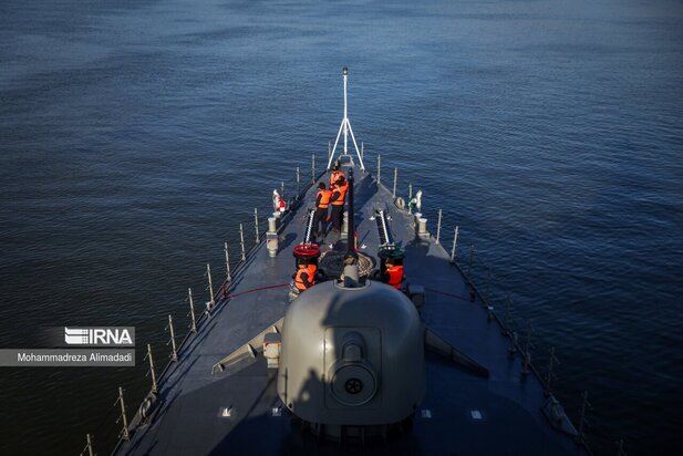 رونمایی از ناوشکن عظیم دیلمان