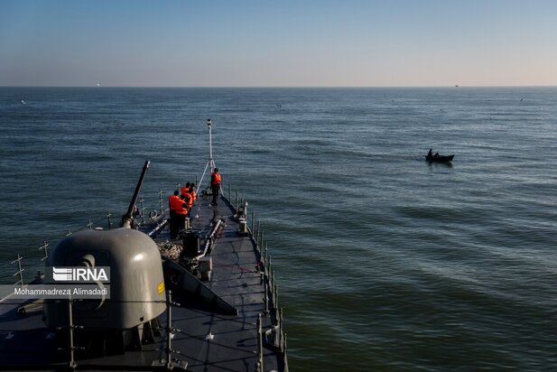 رونمایی از ناوشکن عظیم دیلمان