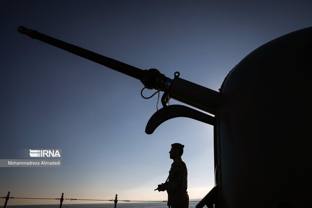 رونمایی از ناوشکن عظیم دیلمان