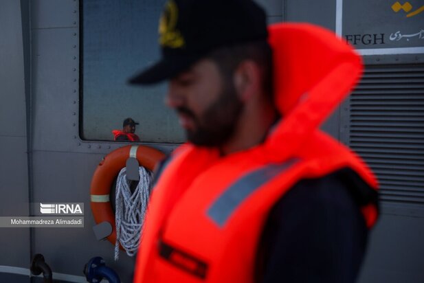 رونمایی از ناوشکن عظیم دیلمان