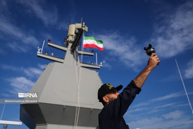 رونمایی از ناوشکن عظیم دیلمان