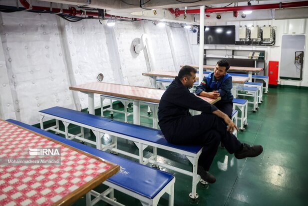 رونمایی از ناوشکن عظیم دیلمان