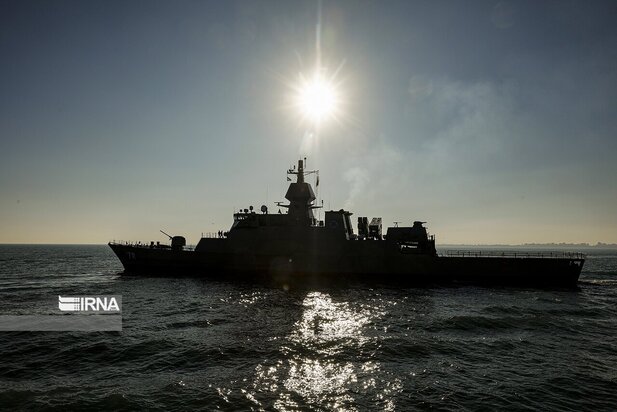 رونمایی از ناوشکن عظیم دیلمان