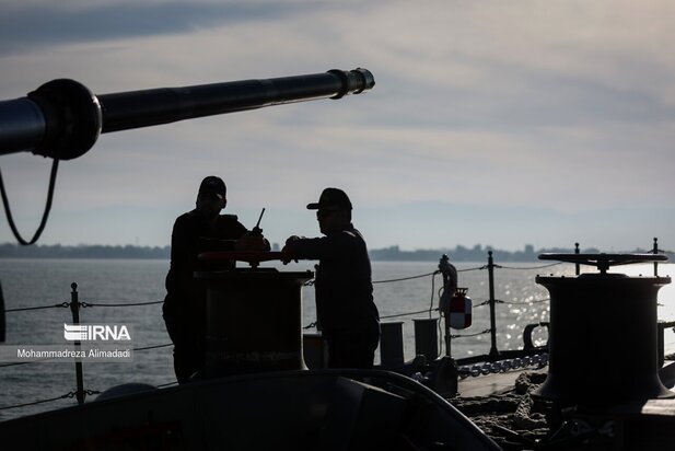 رونمایی از ناوشکن عظیم دیلمان