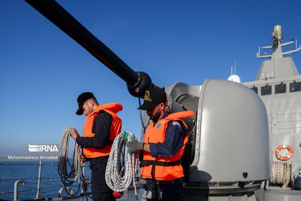 رونمایی از ناوشکن عظیم دیلمان