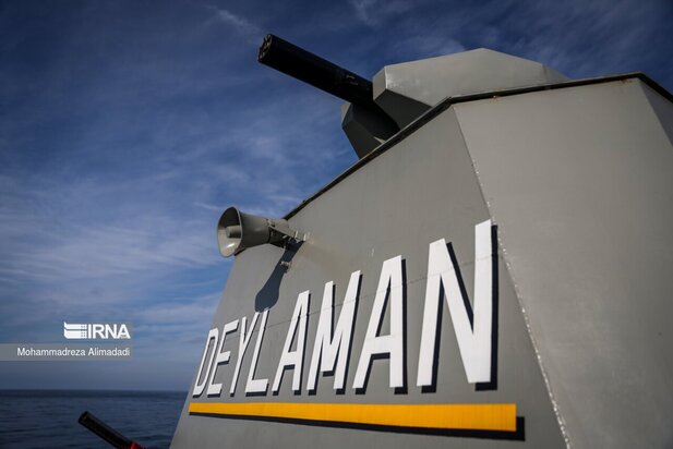 رونمایی از ناوشکن عظیم دیلمان