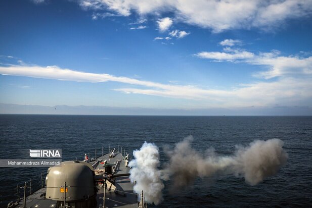 رونمایی از ناوشکن عظیم دیلمان