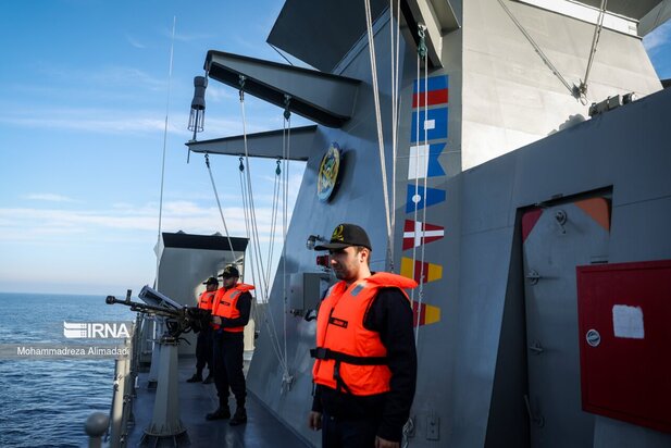 رونمایی از ناوشکن عظیم دیلمان