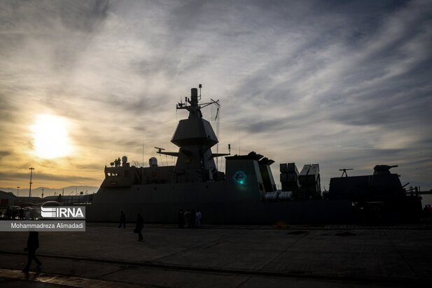 رونمایی از ناوشکن عظیم دیلمان