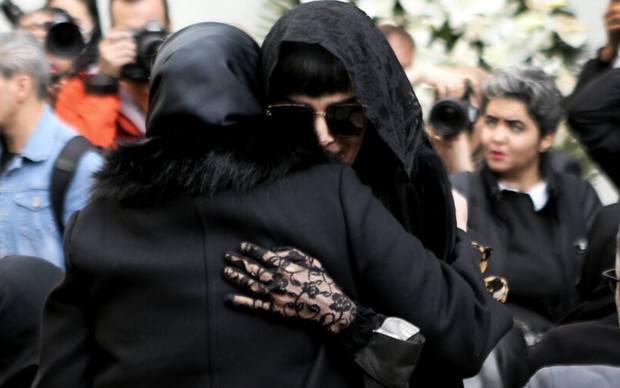 وداع هنرمندان با بیتا فرهی