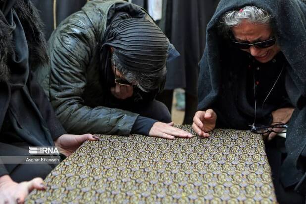 وداع هنرمندان با بیتا فرهی