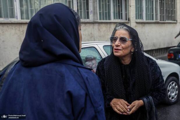 وداع هنرمندان با بیتا فرهی