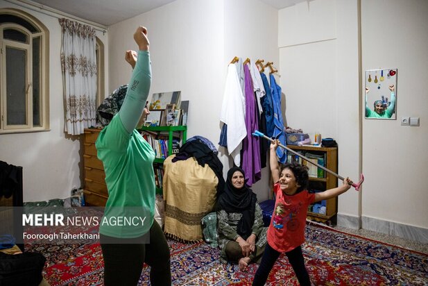 تلاش وزنه بردار بانوی لر ایران