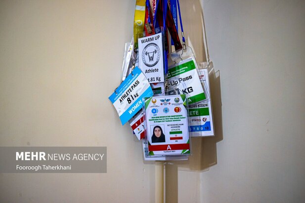 تلاش وزنه بردار بانوی لر ایران