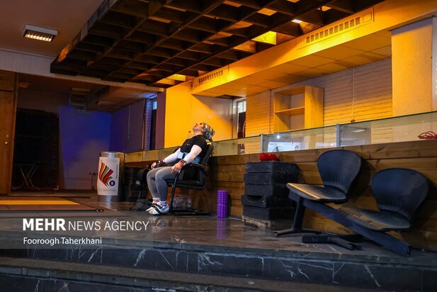 تلاش وزنه بردار بانوی لر ایران