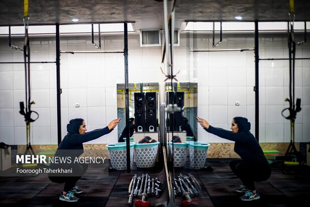 تلاش وزنه بردار بانوی لر ایران