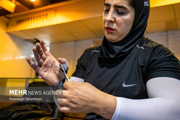 تلاش وزنه بردار بانوی لر ایران