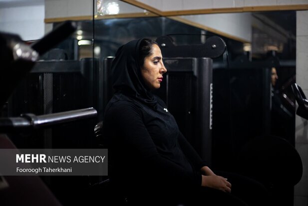 تلاش وزنه بردار بانوی لر ایران