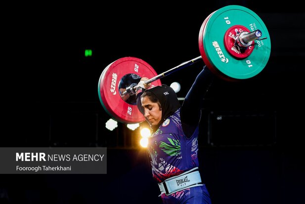 تلاش وزنه بردار بانوی لر ایران