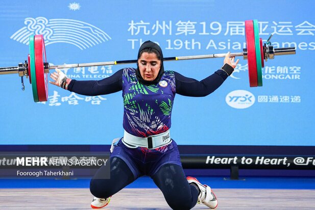 تلاش وزنه بردار بانوی لر ایران
