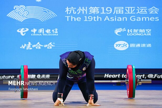 تلاش وزنه بردار بانوی لر ایران