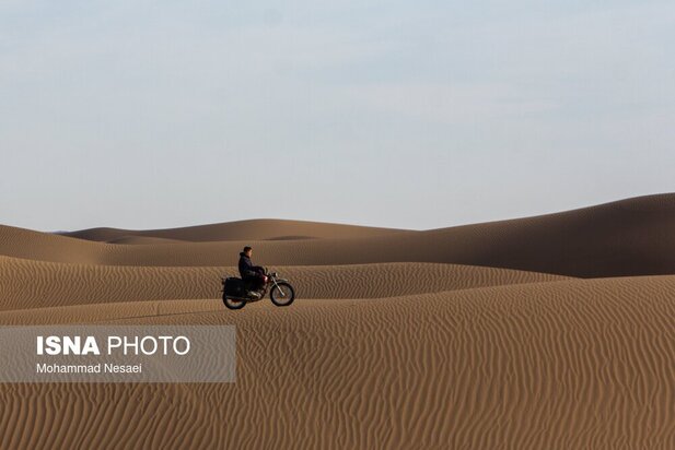 شن های طلایی ایران در کویر مصر