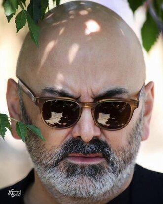 مراسم خاکسپاری زری خوشکام مادر لیلا حاتمی