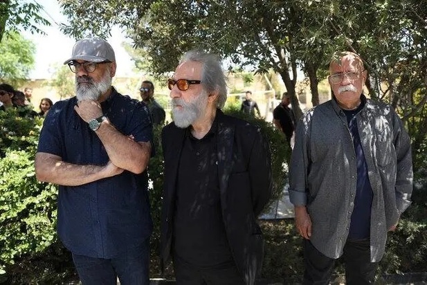 مراسم خاکسپاری زری خوشکام مادر لیلا حاتمی