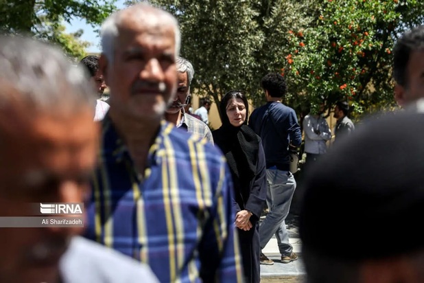 مراسم خاکسپاری زری خوشکام مادر لیلا حاتمی