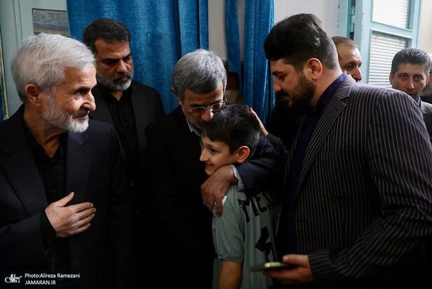 مراسم ترحیم خواهر احمدی نژاد