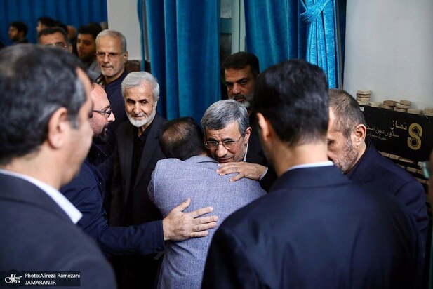 مراسم ترحیم خواهر احمدی نژاد