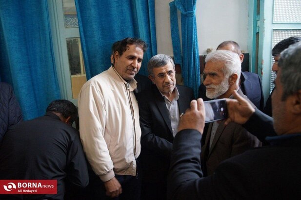 مراسم ترحیم خواهر احمدی نژاد