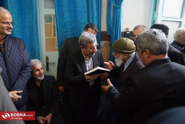 مراسم ترحیم خواهر احمدی نژاد