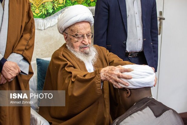 عمامه گذاری روحانیون جدید