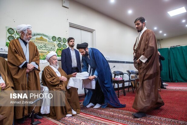 عمامه گذاری روحانیون جدید