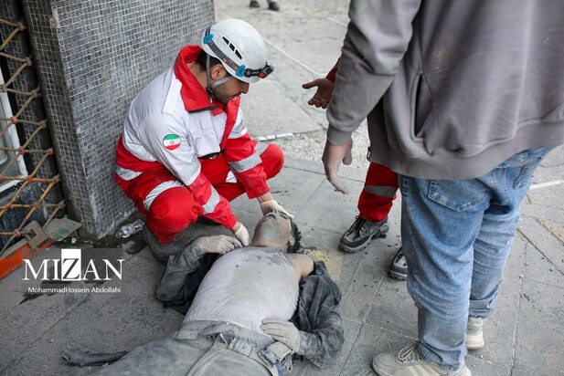 شهروندان مجروح حملات آمریکا و اسراییل در میدان فردوسی تهران