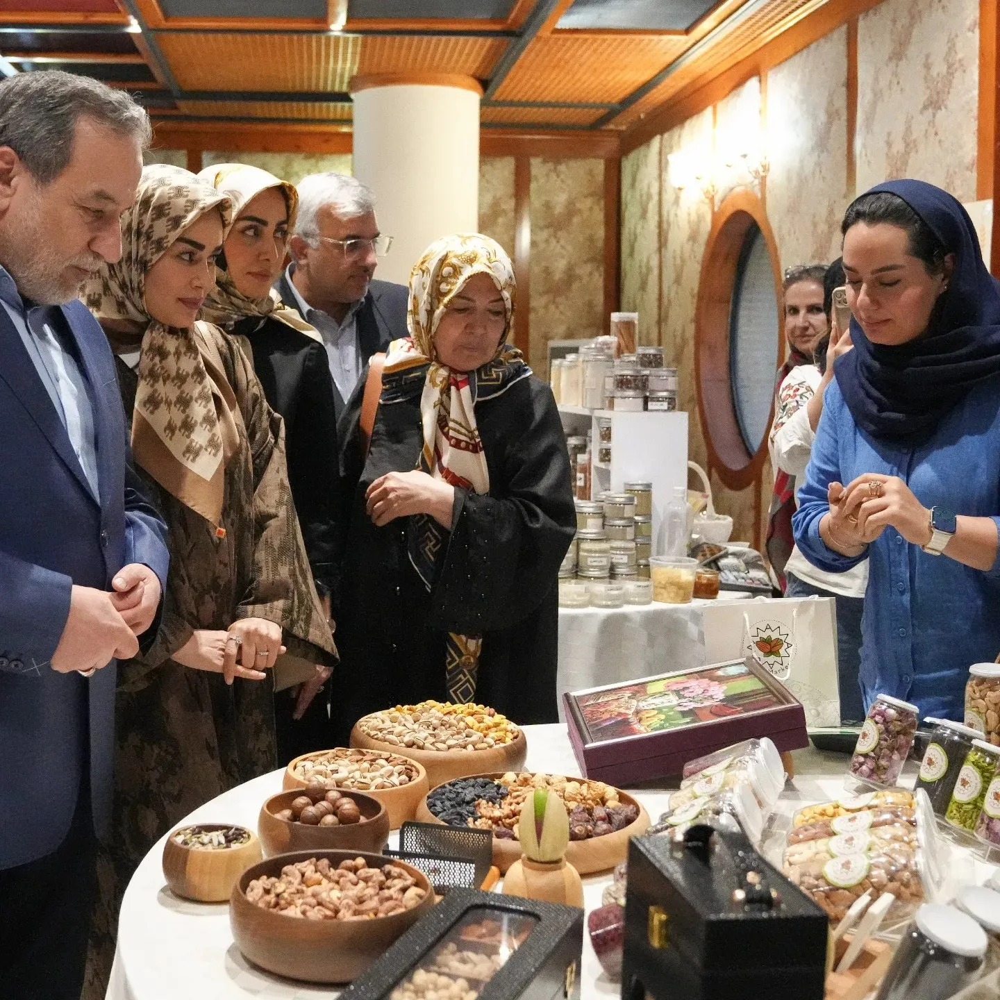 نمایشگاه بانوان دیپلماتیک نمایشگاه بانوان دیپلماتیک