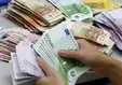 بازار خرید ارز در بانک‌ها باز هم تکان خورد؛ در به همان پاشنه قبلی می‌چرخد؟